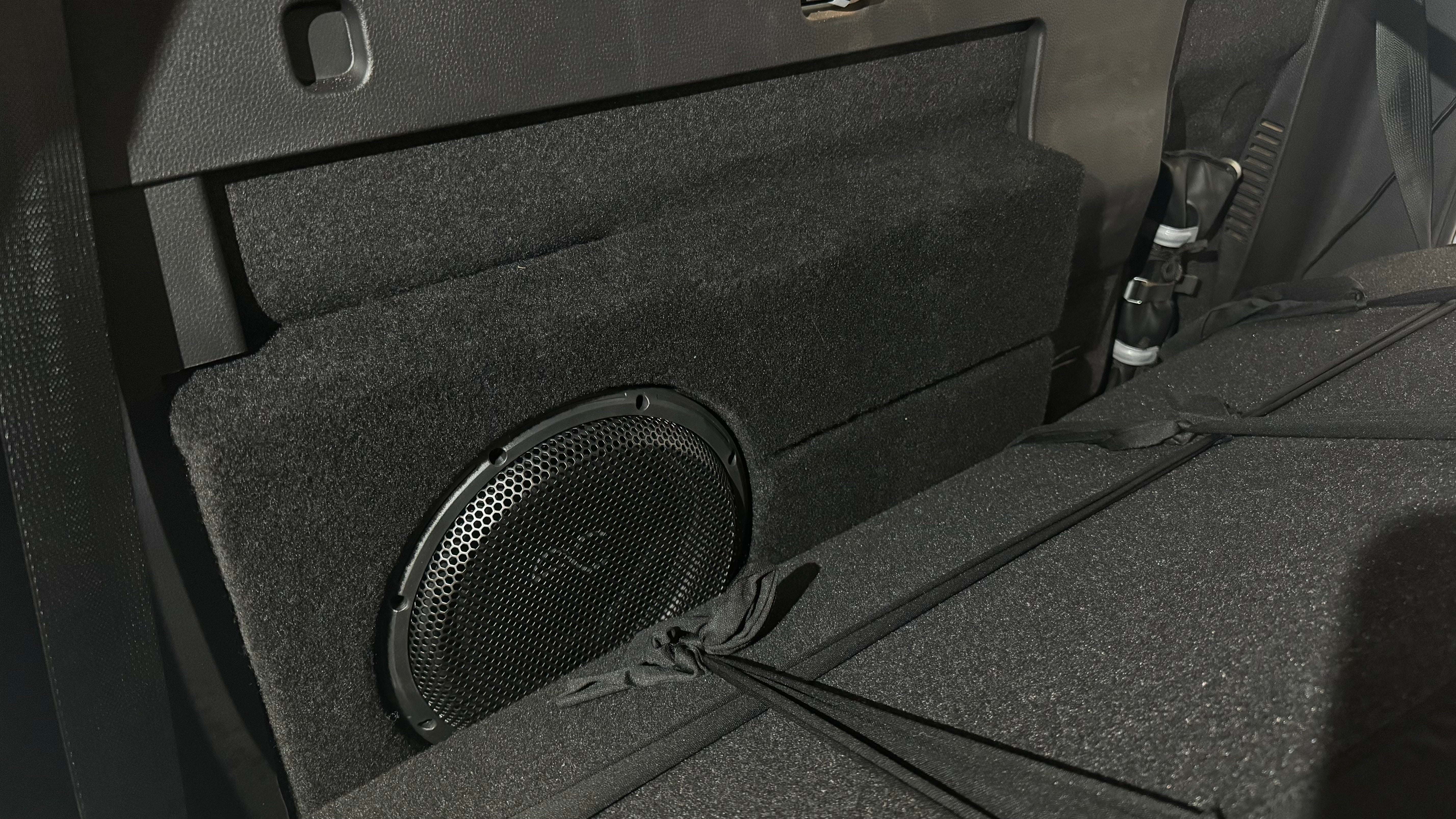 Isuzu Dmax RG 10" Subwoofer Box