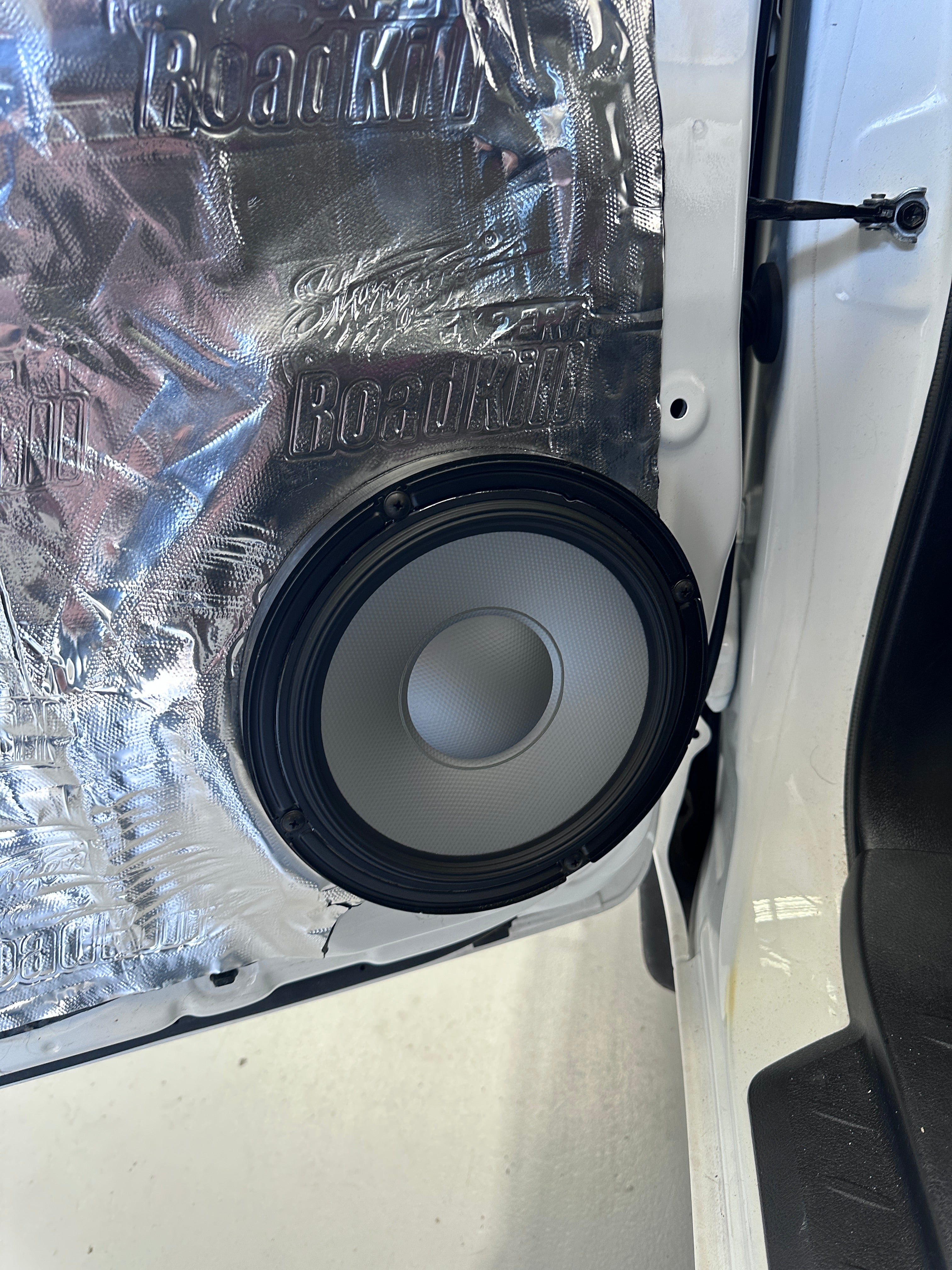 Shops toyota hilux subwoofer